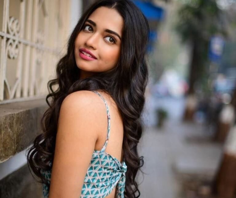 vallari_20_1674044858_3018429502962841439_1500778152-e1708106118883